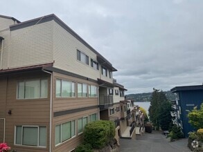 Building Photo - 3820 NE 155th Pl
