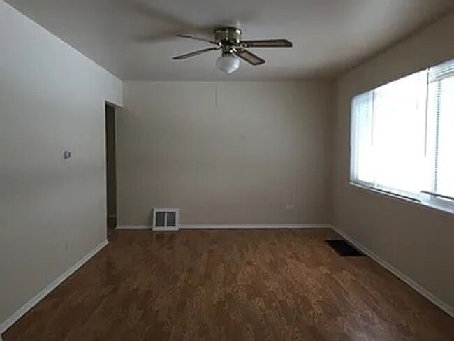 Building Photo - 3 bedroom/1 bath house on north side of Wa...