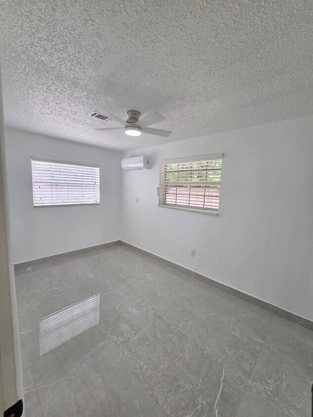 Foto del edificio - 16920 NW 53rd Ave