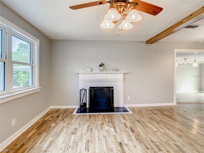 Building Photo - 4 br, 2 bath House - 4560 R 5Th Avenue S