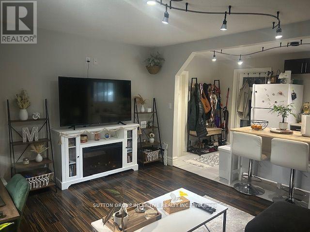 Building Photo - 322 Codrington St