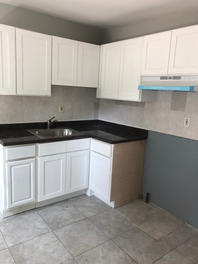 Building Photo - 3 br, 1 bath  - 651 Dixwell Ave Apt 1