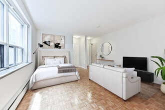 Building Photo - 153 St George St