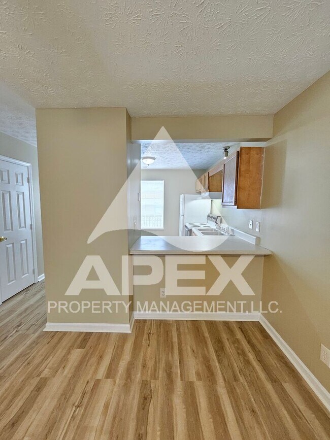 Foto del edificio - MOVE-IN SPECIAL,NO RENT TIL JUNE 1ST! - Nice 2 Bd | 1.5 Ba Townhouse in West Knox Condo Community!