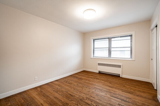 Foto del edificio - 2600 E Kenwood Blvd