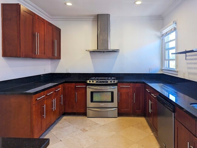 Building Photo - 850 S Mansfield Ave