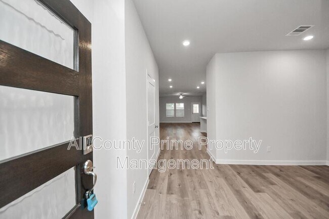 Building Photo - 32939 Silver Mdw Wy