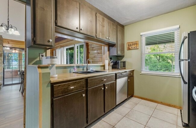 Foto del edificio - 3626 Pittman Center Rd