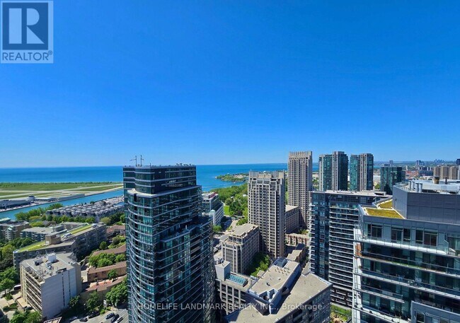 Building Photo - 19 Bathurst St