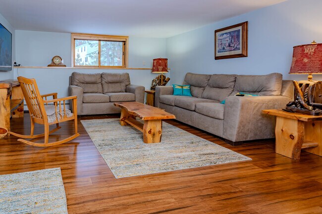 Foto del edificio - 215 Old Newtown Rd