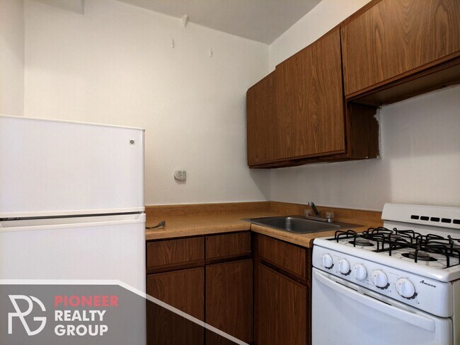 Foto del edificio - 711 W Belmont Ave