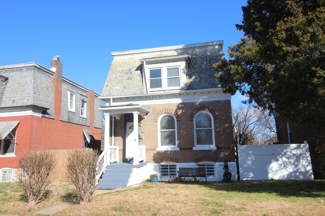 Building Photo - 825 Bates St