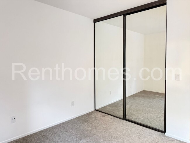 Foto del edificio - 9352 Twin Trails Dr