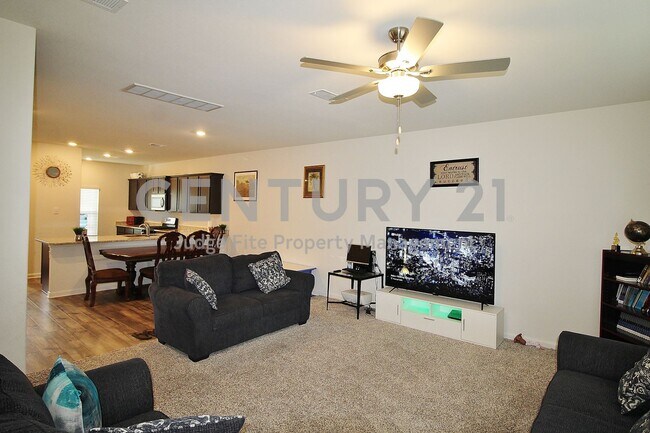 Building Photo - Spacious 2-Story 5/2.5/2 in Patriot Estate...