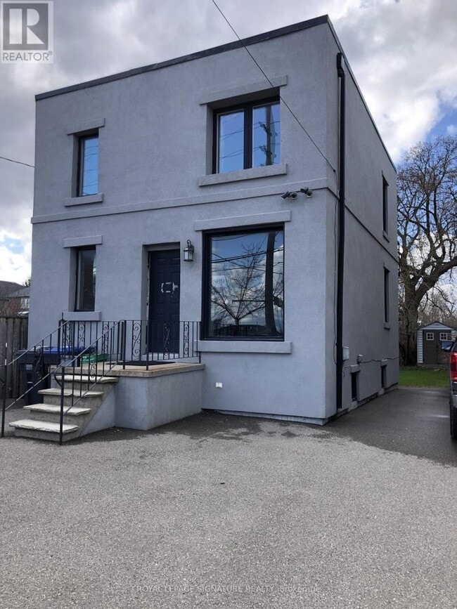 Building Photo - 899 Lakeshore Rd E