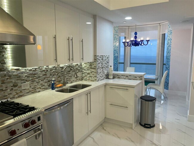 Foto del edificio - 17875 Collins Ave