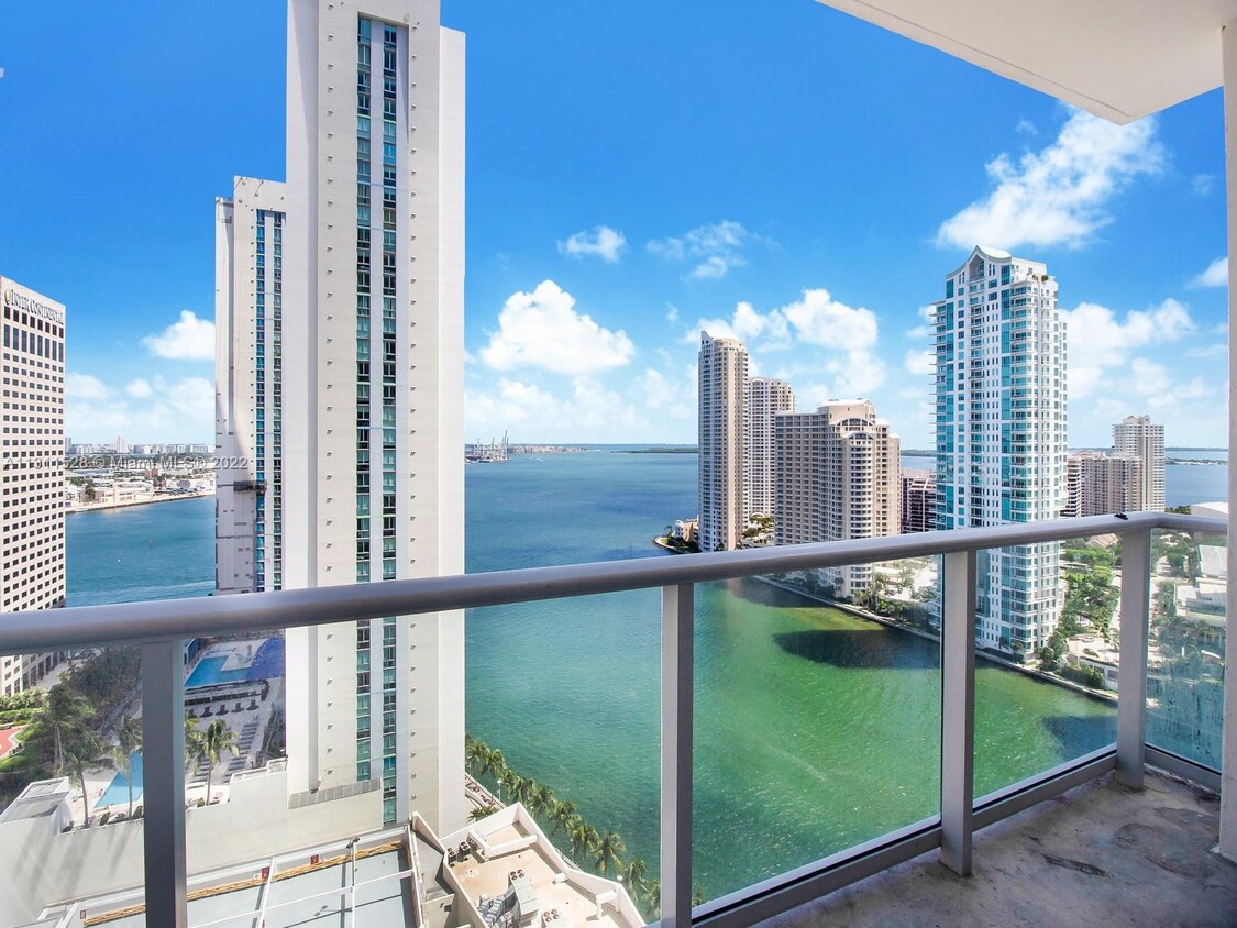 Foto principal - 300 S Biscayne Blvd