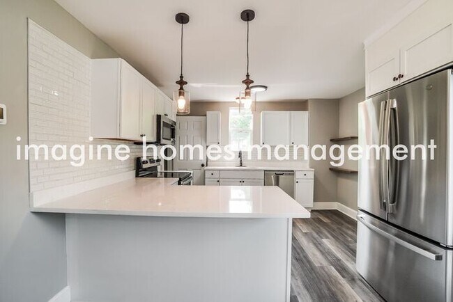 Building Photo - Fully Renovated 2 Bedroom Single Family Ho...