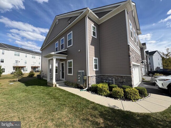 Building Photo - 11 Lochiel Ln