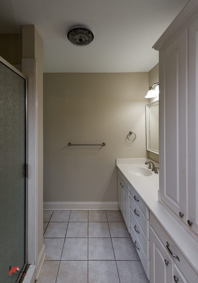 Building Photo - 656 Albemarle Dr