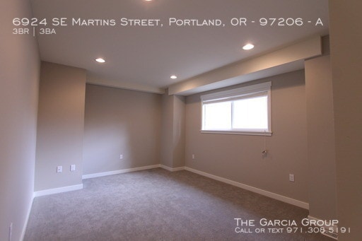 Building Photo - 6924 SE Martins St