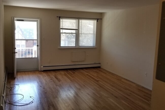 Building Photo - 92 Parrott Pl