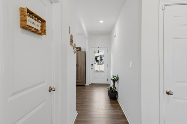 Foto del edificio - Refined Living in Hardin Valley | Modern Luxury Home with Loft & Outdoor Retreat