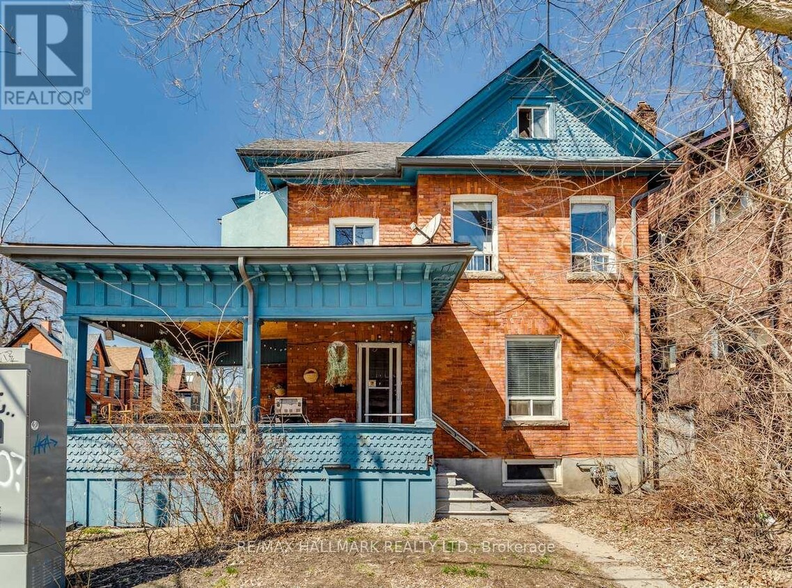 Primary Photo - TOP FLOOR - # 4 - 236 ANNETTE St