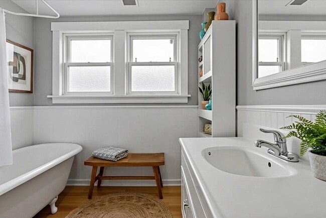 Foto del edificio - 5042 W Winnemac Ave