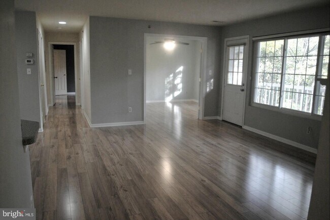 Building Photo - 9 Tintern Ct
