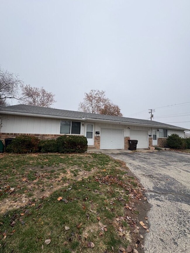 Building Photo - 2516 W Newman Pkwy