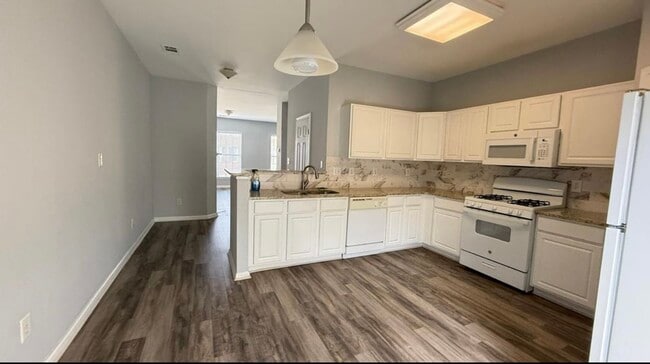 Foto del edificio - 3296 Mill Springs Cir