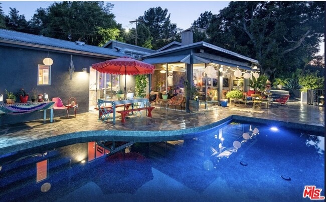 Building Photo - 8147 Mulholland Terrace