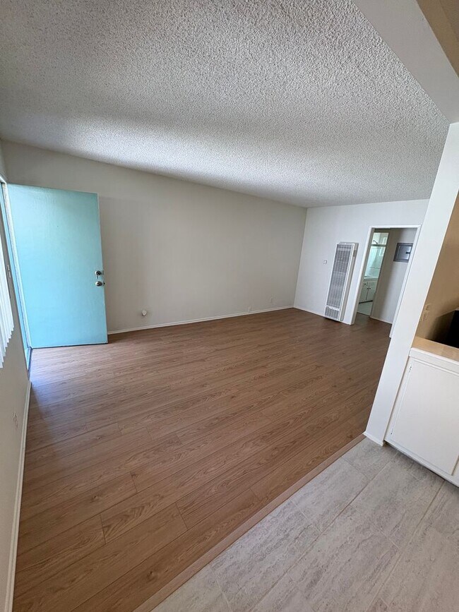 Foto del edificio - 7832 W Manchester Ave