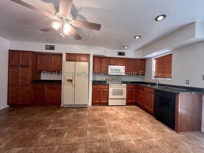 Foto del edificio - 1425 E Desert Cove Ave