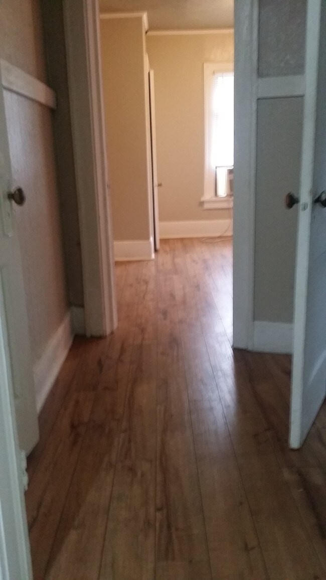 Interior Photo - OU CAMPUS 6 UNITS