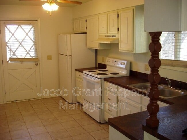 Foto del edificio - 965 N Blvd
