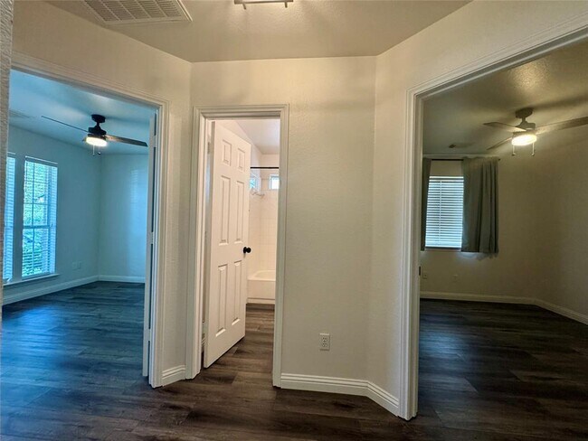 Foto del edificio - 5615 Taylorcrest Dr