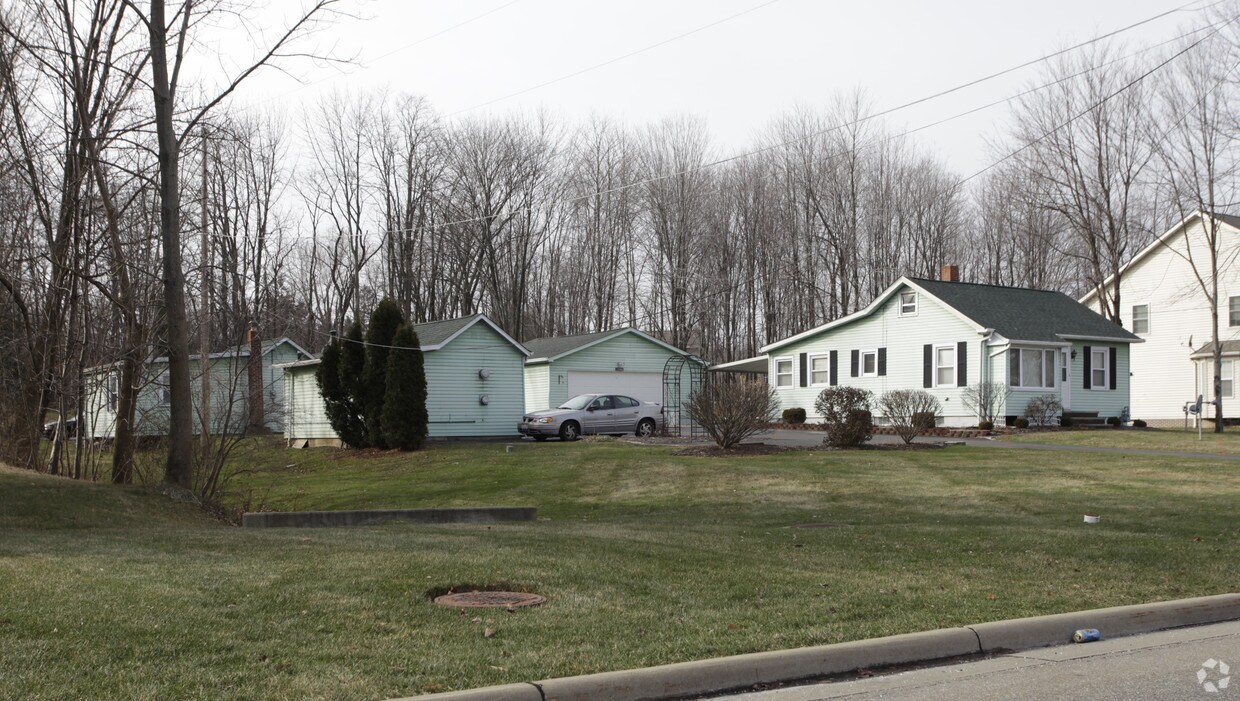 Building Photo - 11594 Ravenna Rd