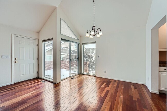 Foto del edificio - Beautiful Home in Aurora Available now! 2/2