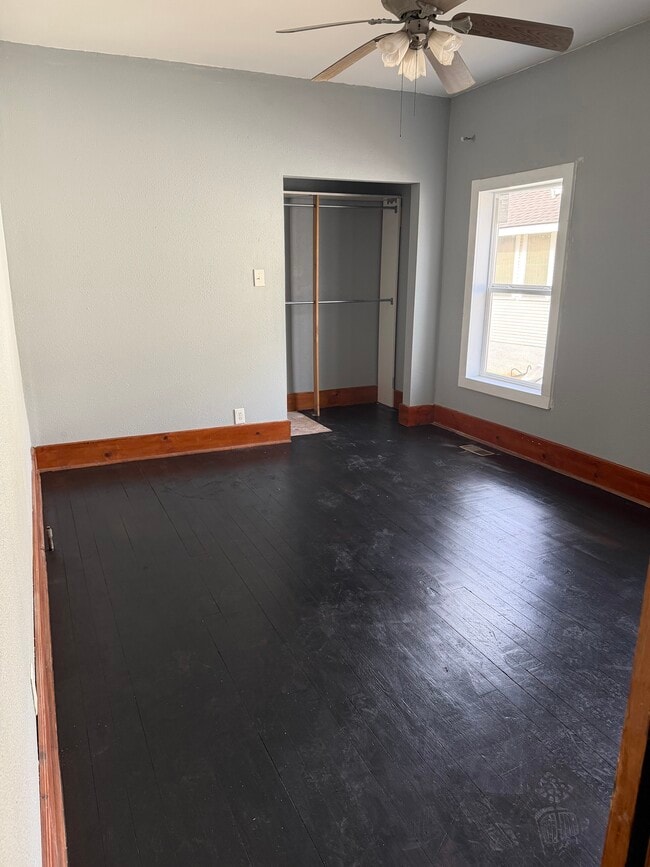 Building Photo - 213 D St NW