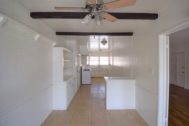 Foto del edificio - 5220 Radford Ave