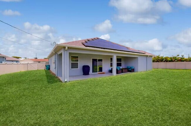 Foto del edificio - 438 SW Naftal Pl