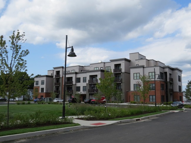 Building Photo - Parker Place - One Month Free!