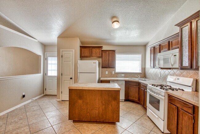 Building Photo - 1819 Shreya St