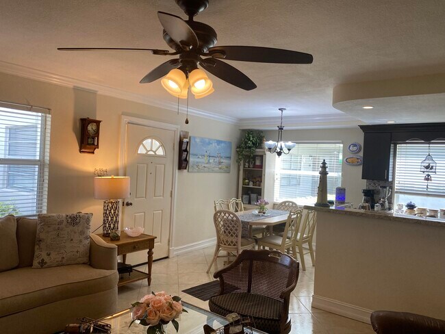 Foto del edificio - 148 Normandy Ln