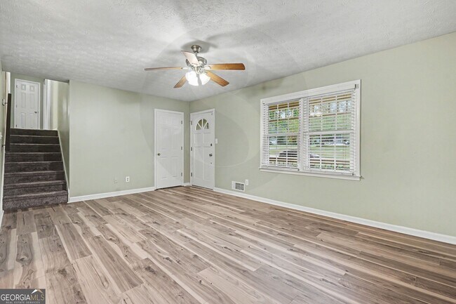 Building Photo - 3030 Green Meadow Ln
