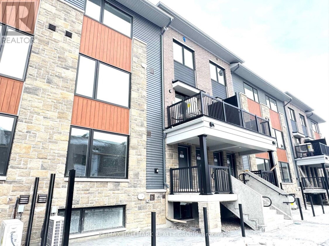 Photo principale - 401 Glenroy Gilbert Dr