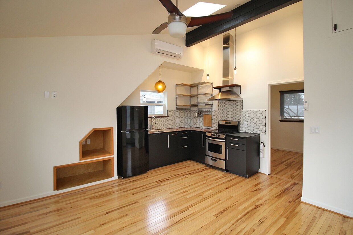 Foto principal - 5980 SE Steele St