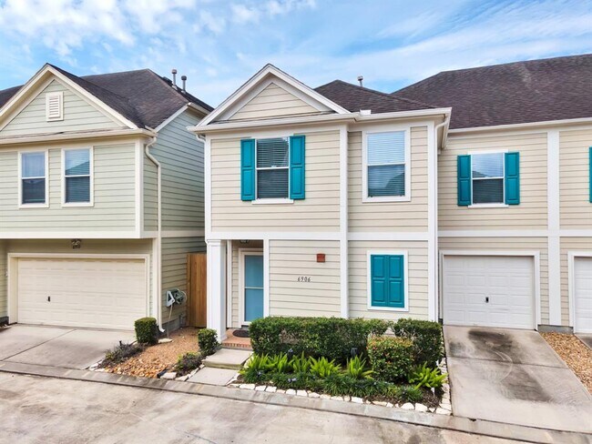 Foto del edificio - 6906 Woodridge Row Dr